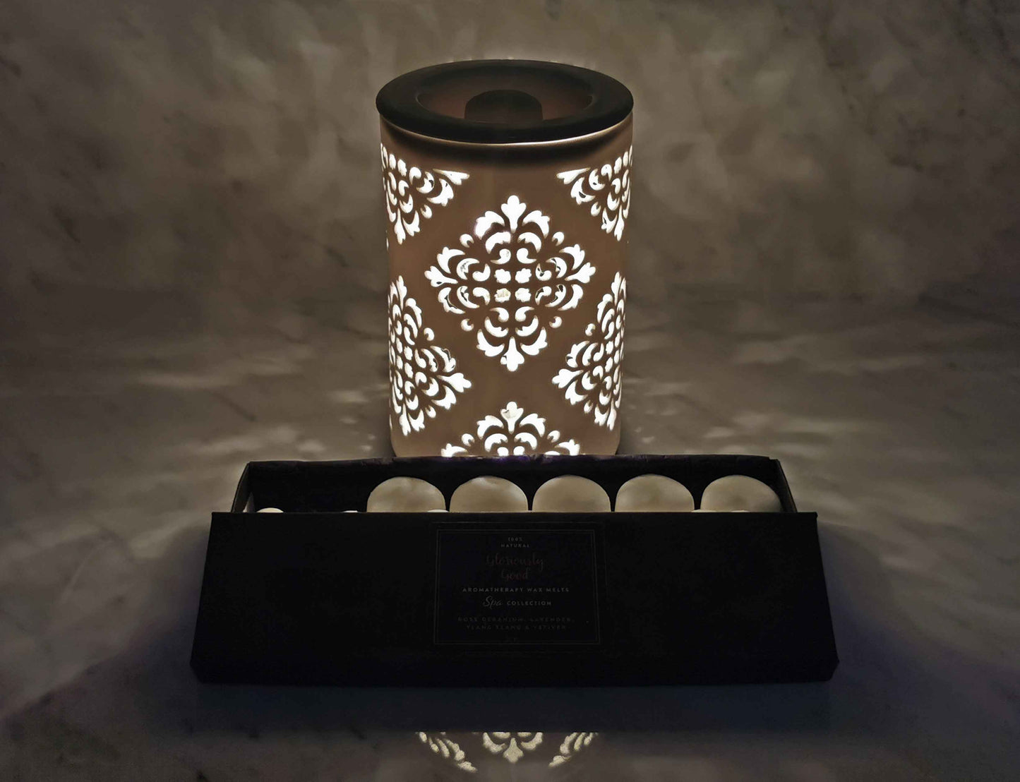 Electric Wax Melt Burner Set with 12 x Natural Aromatherapy Wax Melts