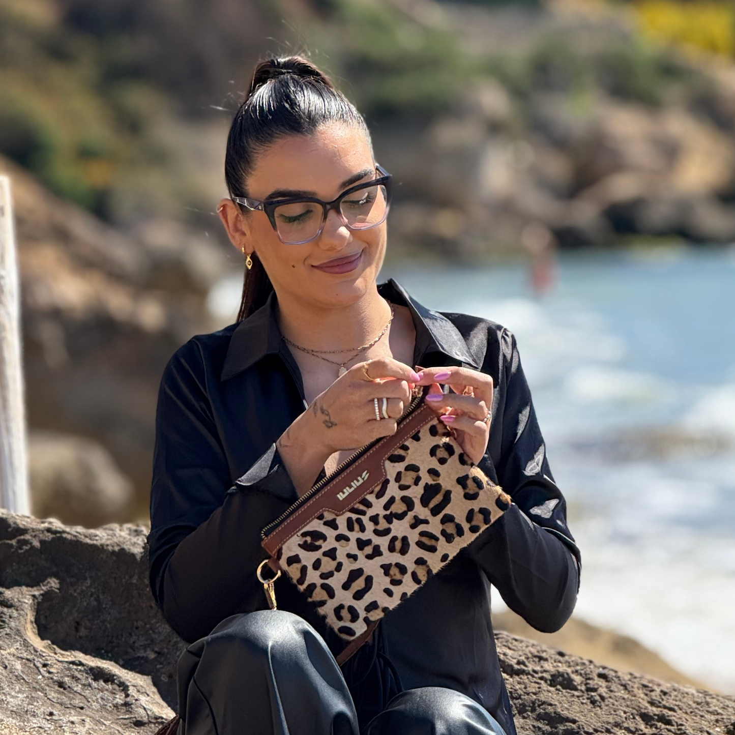 ULIUS Leopard Style Leather Clutch – Brown Leather & Natural Hair - Cartera de Mano Estilo Leopardo – Cuero Marrón y Pelo Natural – IULIUS