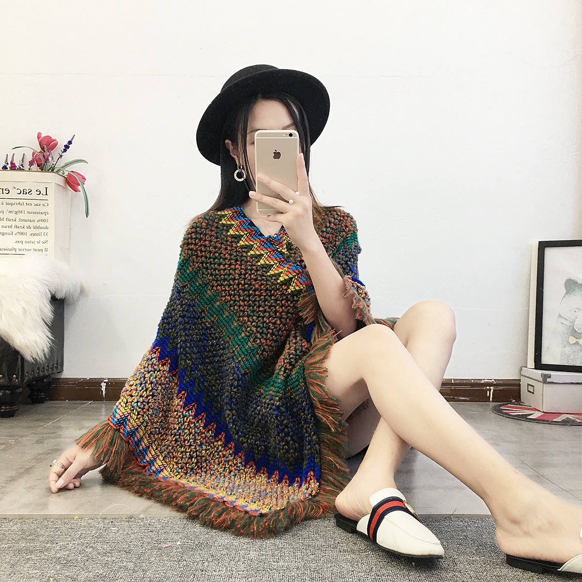 Elegant Color-Block Knitted Tassel Scarf
