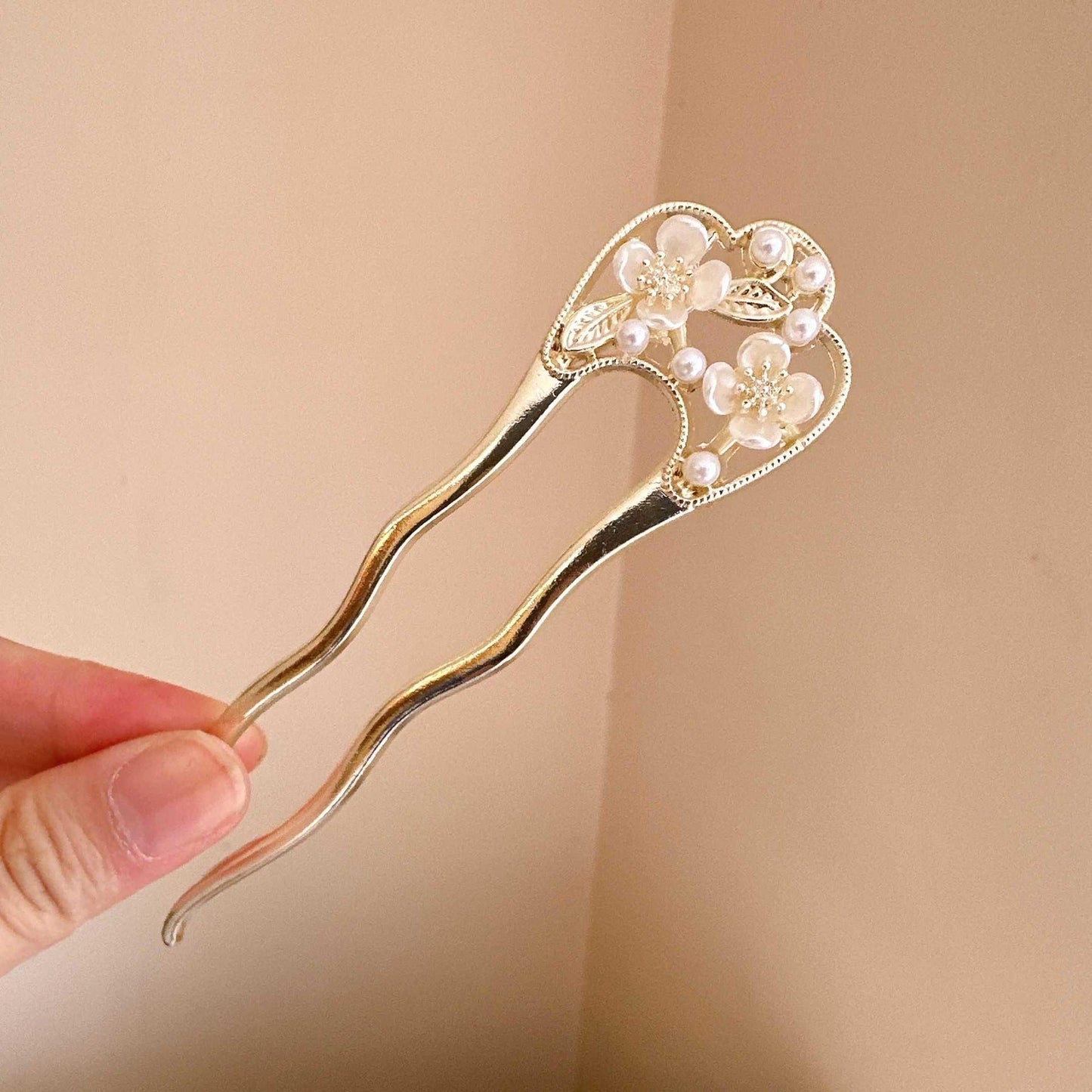 Elegant Beads Camellia Style U-Shaped Hair Pin
