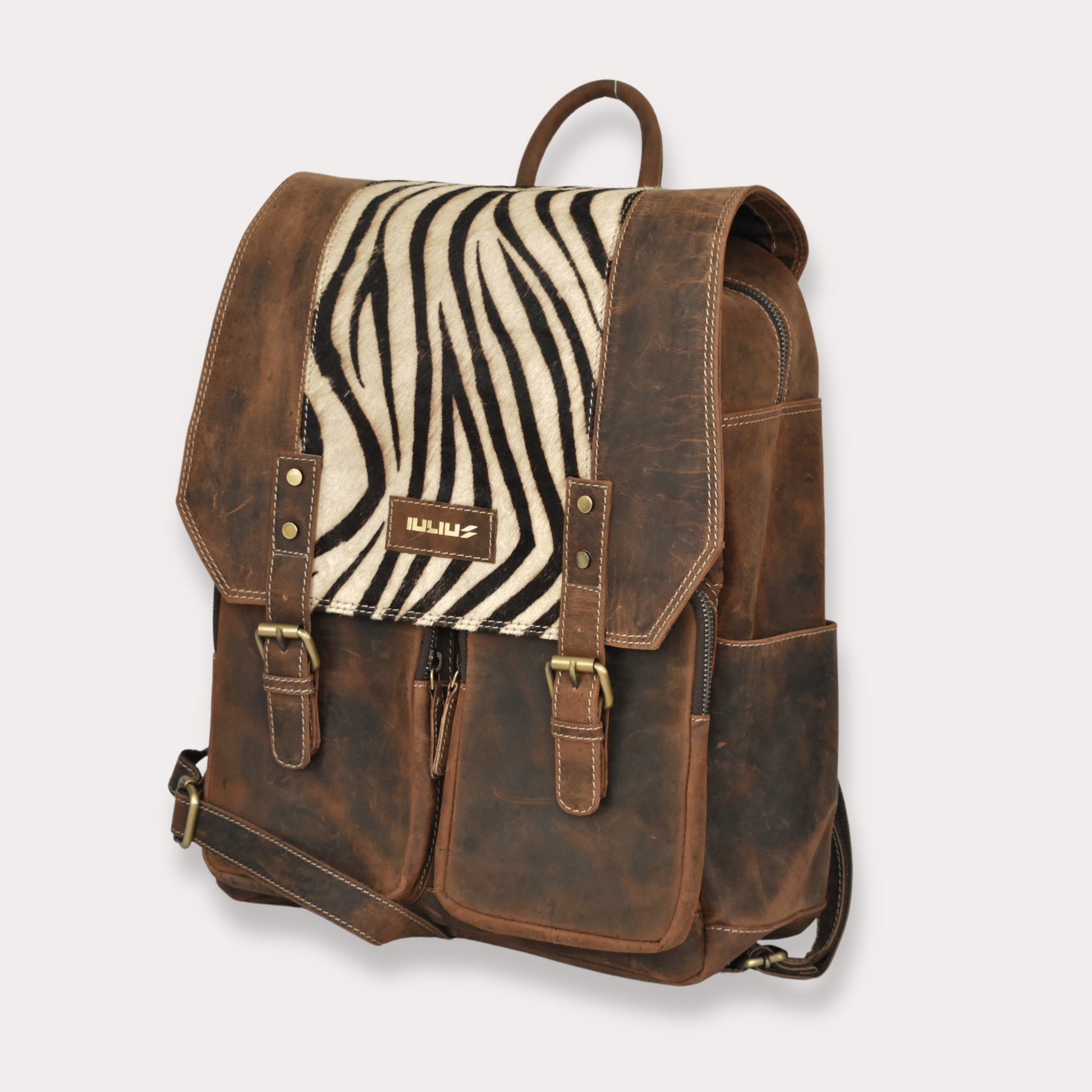 IULIUS Full Grain Leather Laptop Backpack 15.6" – Animal Print Flap - Mochila de Cuero Full Grain con Solapa Animal Print – Portátil 15,6” – IULIUS