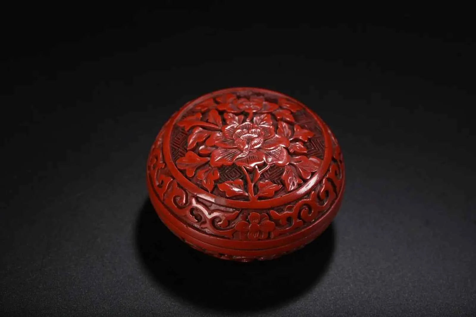 Chinese Lacquerware Hand-carved Flower-Patterned Box