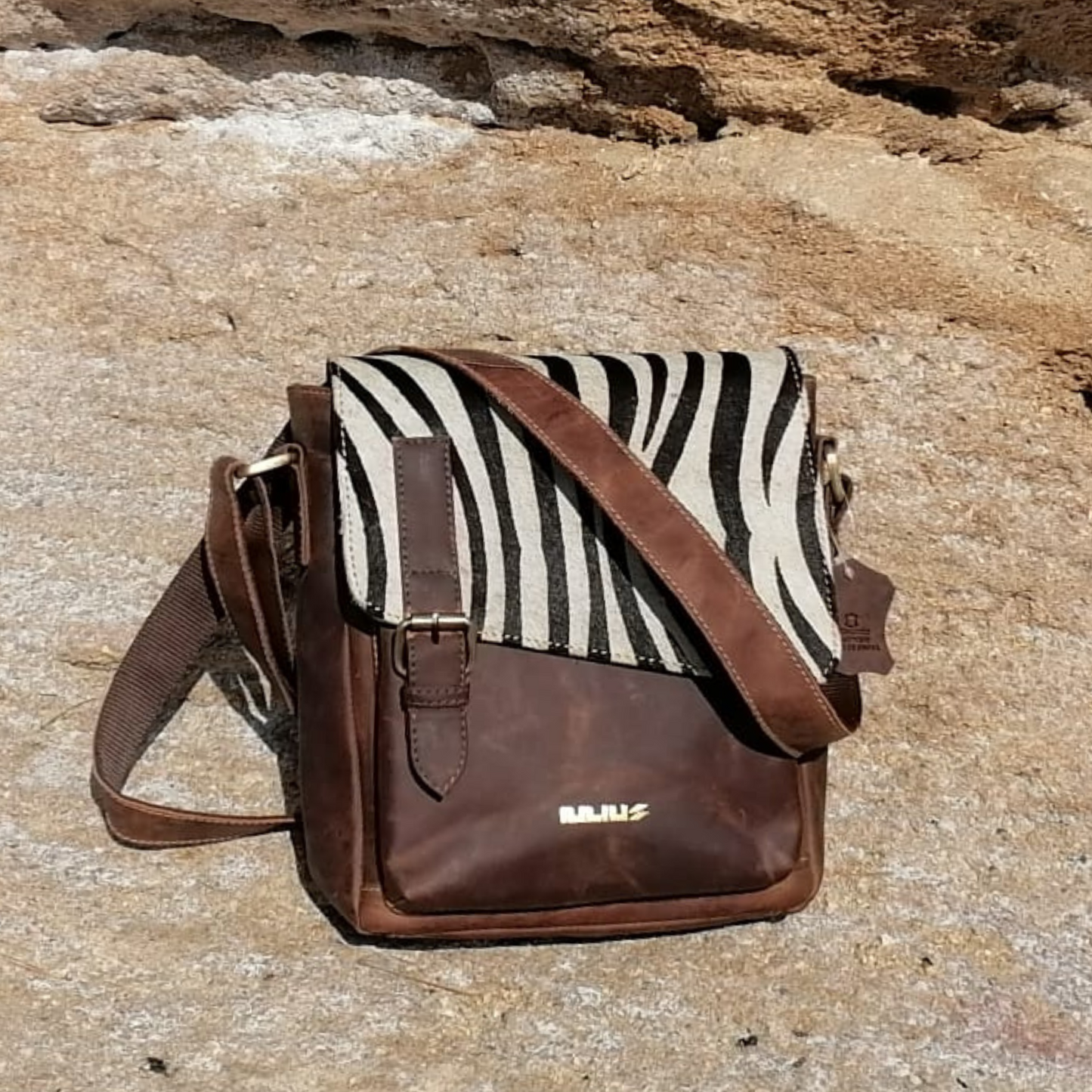IULIUS Zebra Print Natural Hair Flap Leather Crossbody Bag - Bandolera de Cuero Genuino con Solapa de Pelo Natural Estampado Cebra – IULIUS