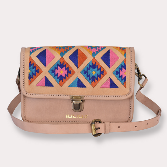 IULIUS Embroidered Artisan Leather Crossbody Bag - Cartera Artesanal de Cuero IULIUS – Bordado y Formato Compacto