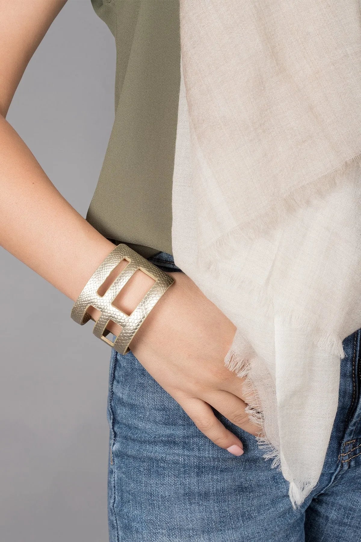 Jaanavar Cuff Bracelet
