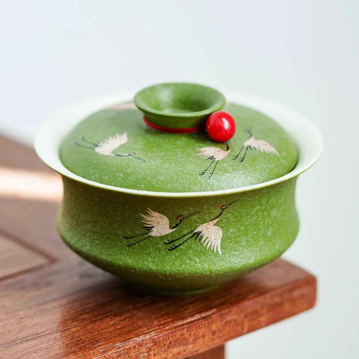 Crane Green Glaze Gaiwan — Handcrafted Porcelain Teacup with Red Bead Lid