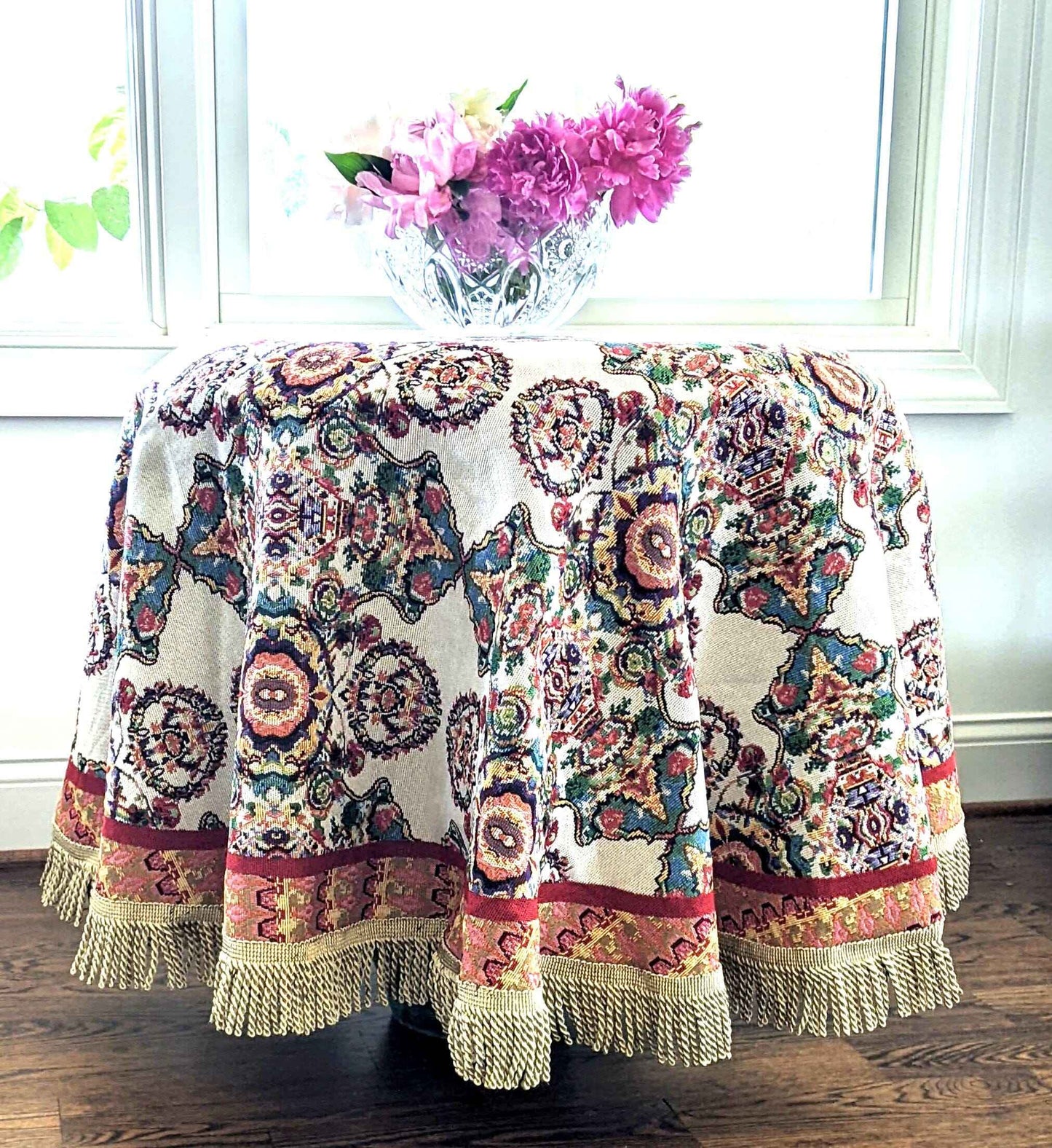 Tache Elegant Ivory Colorful Ornate Paisley Woven Tapestry Tablecloth (18193)