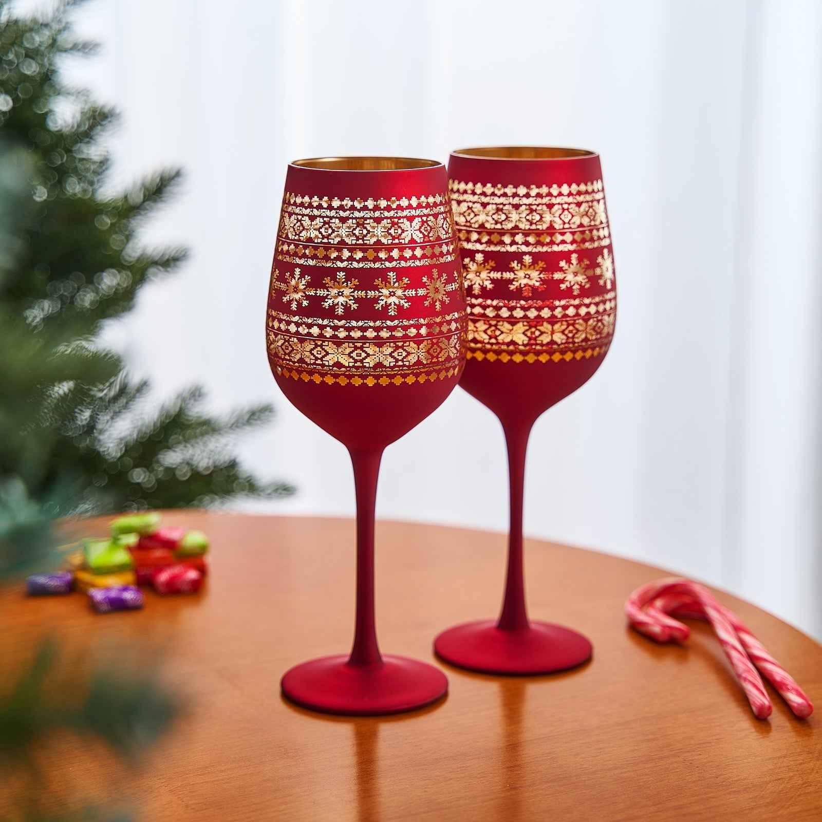 Crystal Stemmed Christmas Wine Glasses Goblets - Set of 2 - Vibrant Themed Red & Gold Etched Winter Snow Wonderland Frosted Glass, Perfect Holiday Themed Seasonal Parties, Great for Christmas & Gifts