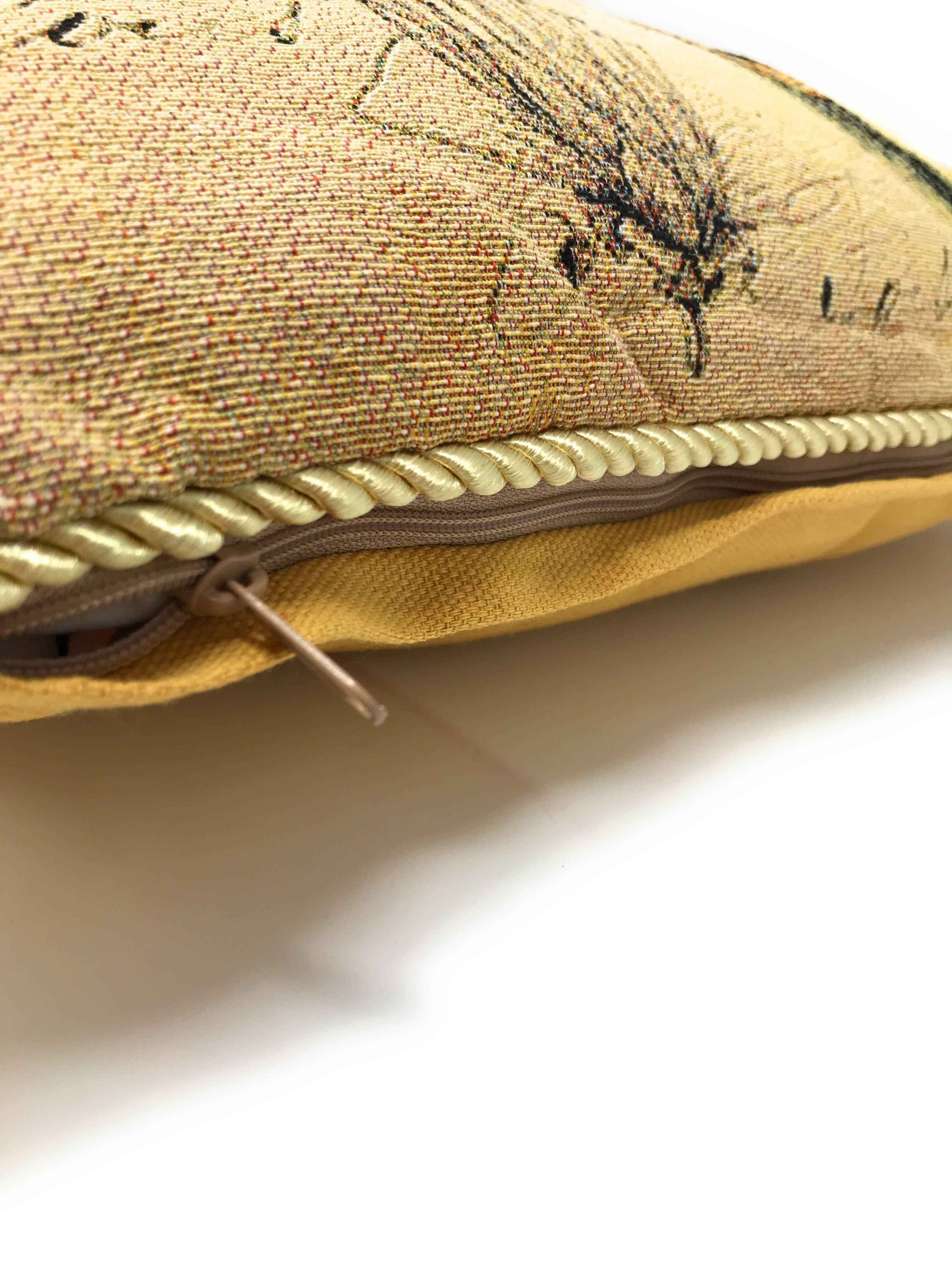 DaDa Bedding Dragonfly Dreams Elegant Insect Bug Throw Pillow Cushion Cover - 1-Piece - 18"