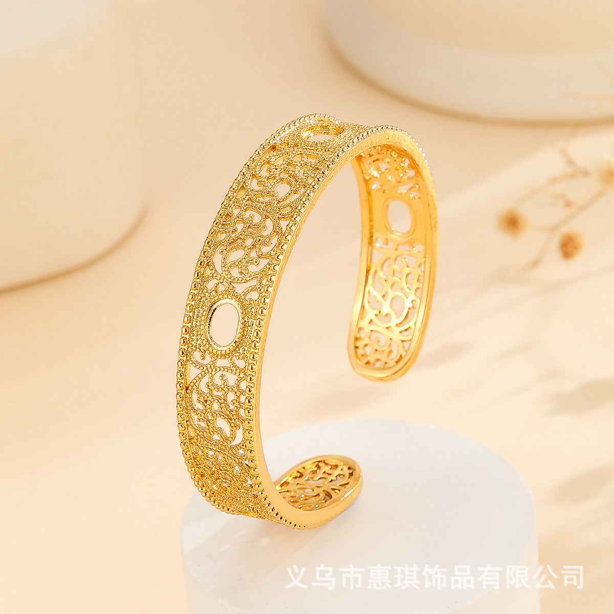 Court-Style Golden Hollow Lace Flower Bracelet Luxurious 18K Gold-Plated Open-End Adjustable Bangle