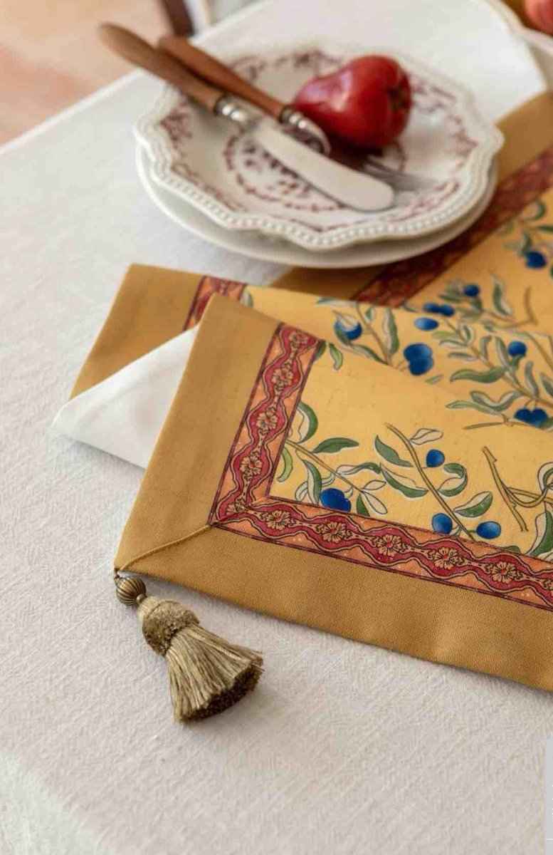 Italian Floral Decorative Table Runner for Elegant Table Setting